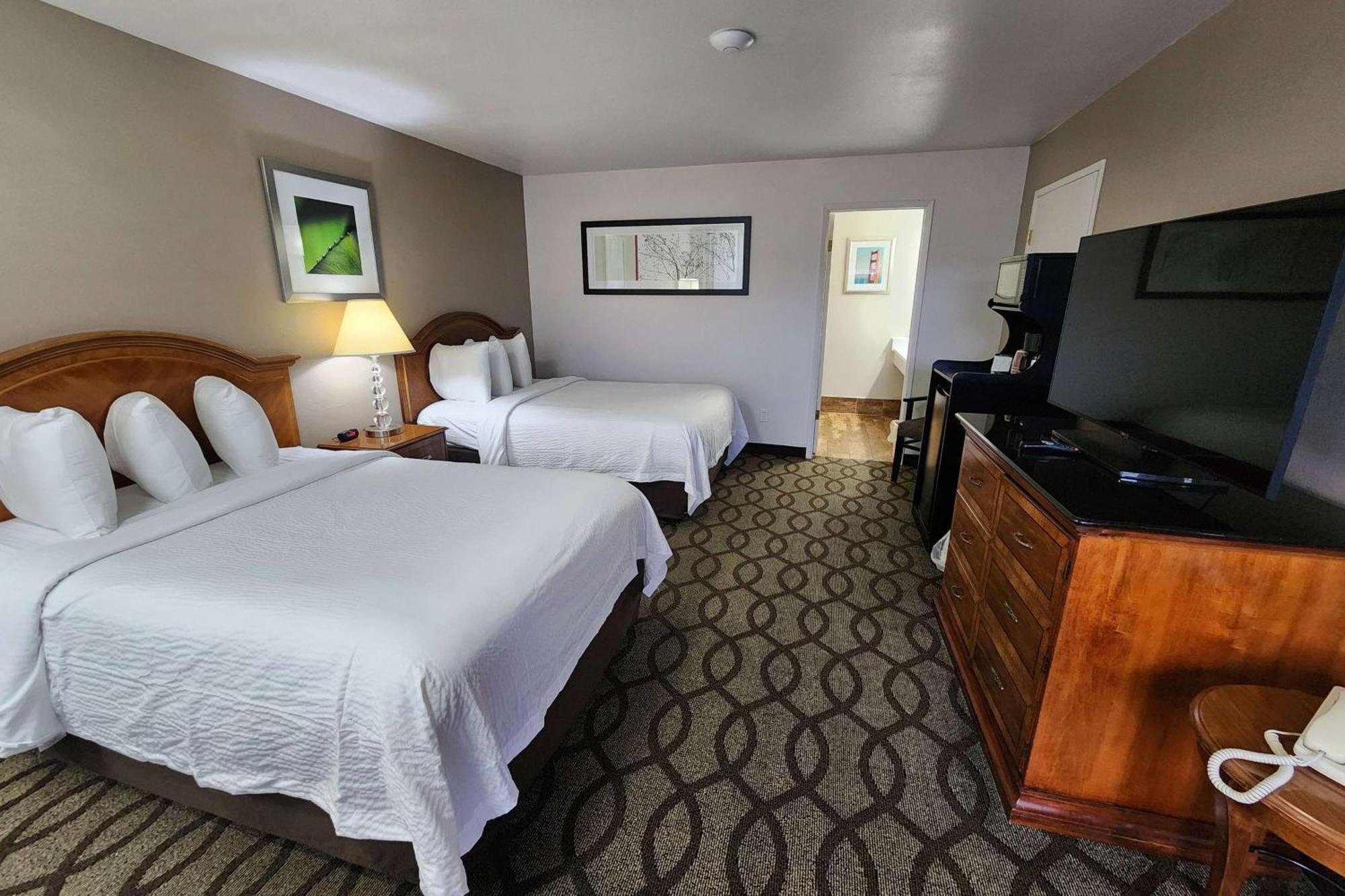 Ramada Bayside Inn & Suites Eureka Εξωτερικό φωτογραφία